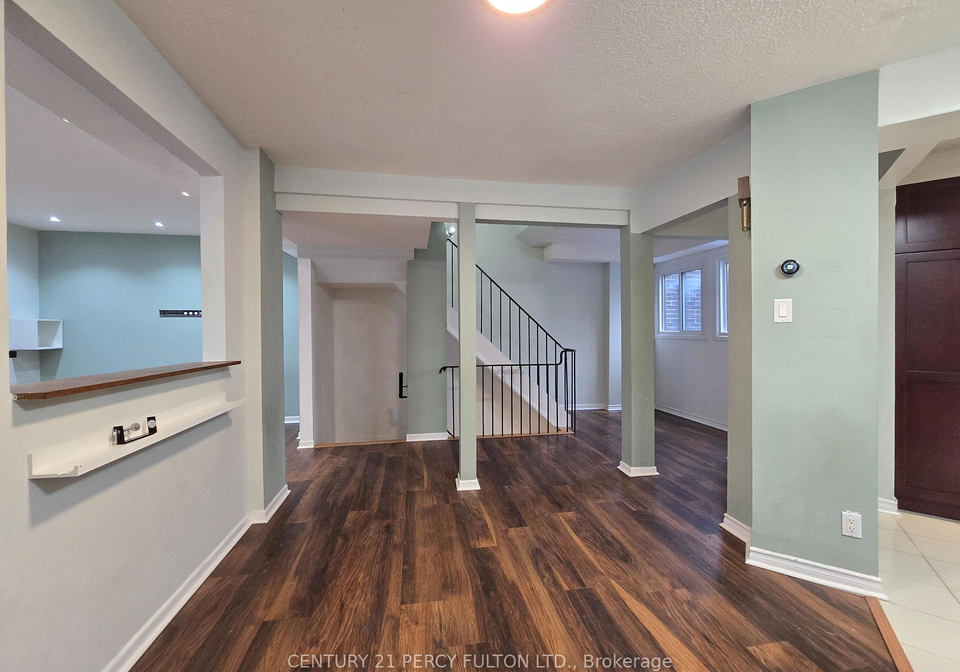 28-spire-hillway-north-york-ontario-c12811772