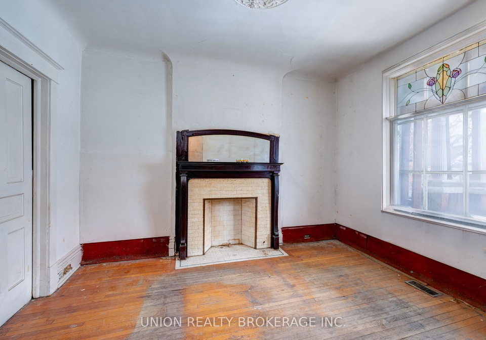 697-manning-avenue-toronto-ontario-c12811870