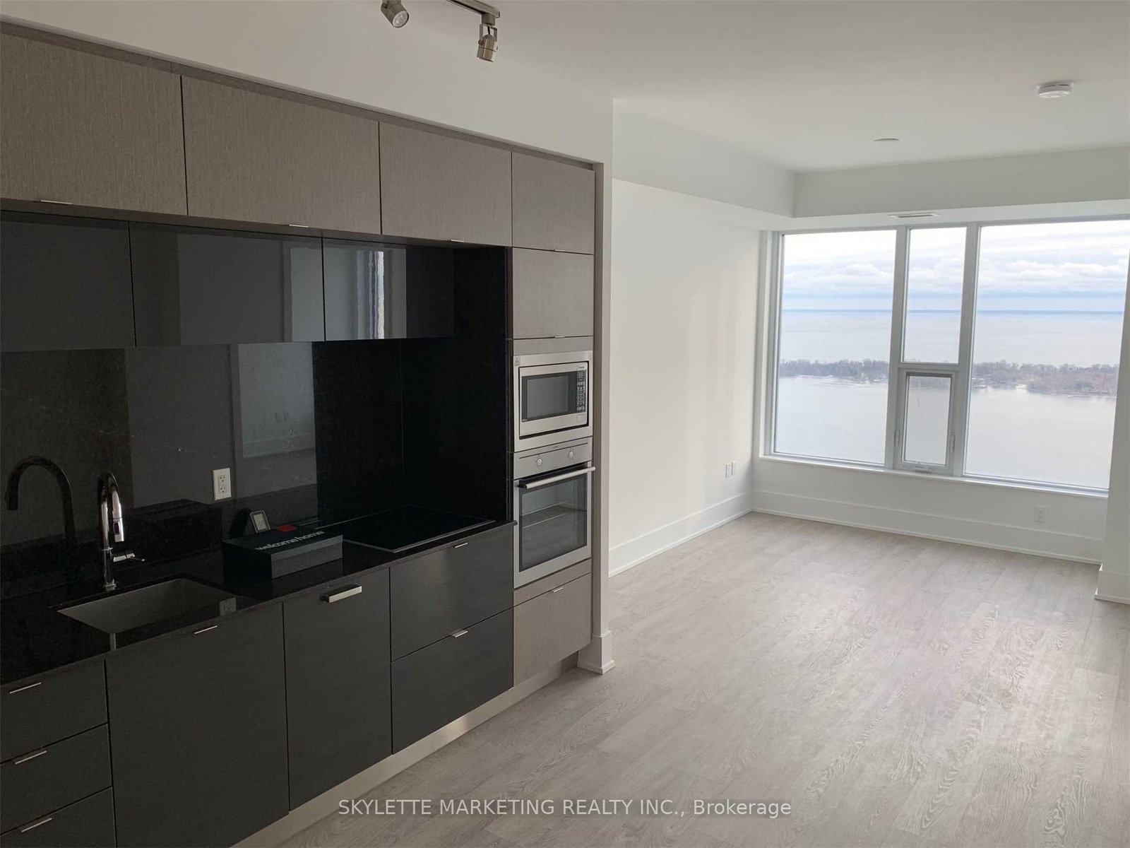 10-york-street-toronto-ontario-c12812460