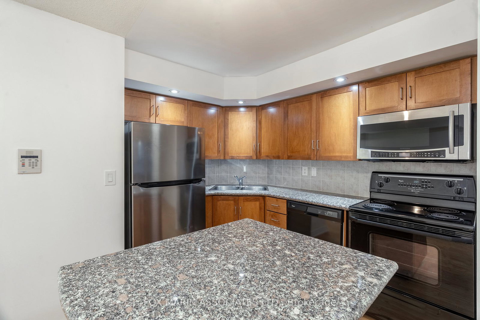 270-wellington-street-w-toronto-ontario-c12812600