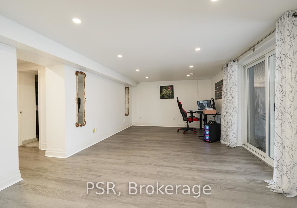2b-roycrest-avenue-toronto-ontario-c12813044