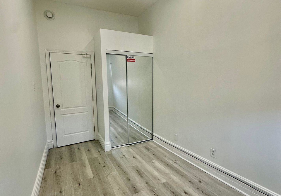 206-carlton-street-toronto-ontario-c12813480