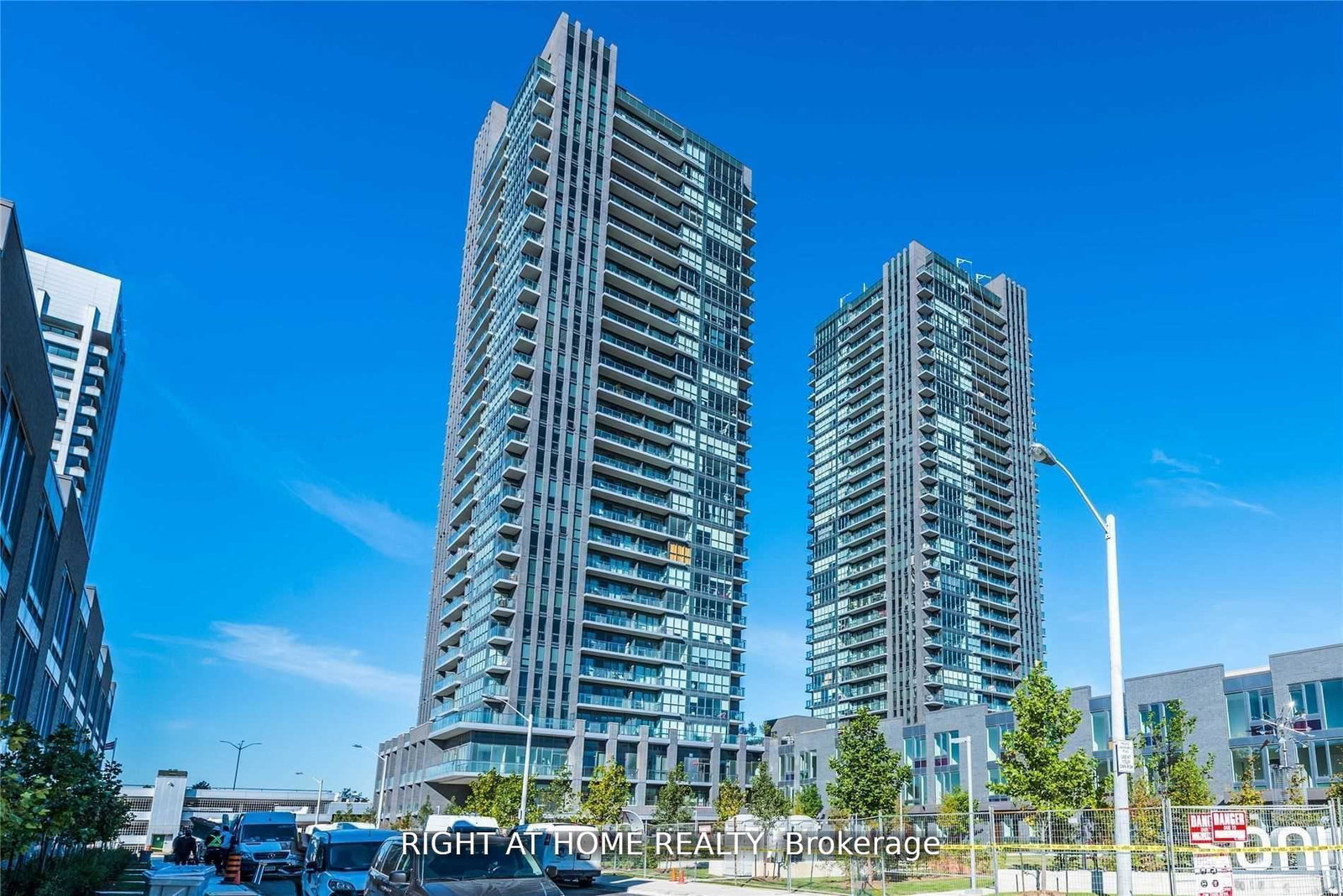 6-sonic-way-east-york-ontario-c12813980