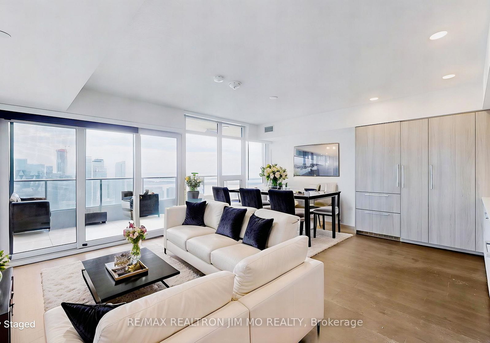 3-concord-cityplace-way-toronto-ontario-c12814754