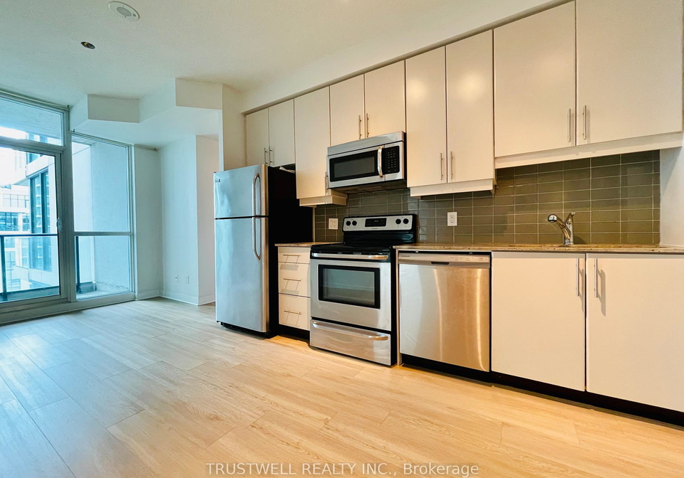 33-bay-street-toronto-ontario-c12815098