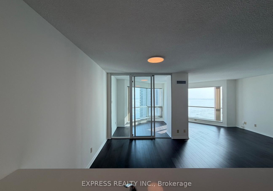 10-queens-quay-w-toronto-ontario-c12815484
