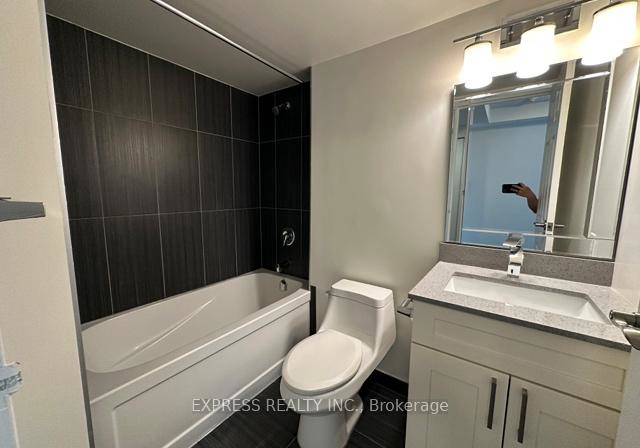 10-yonge-street-toronto-ontario-c12815948