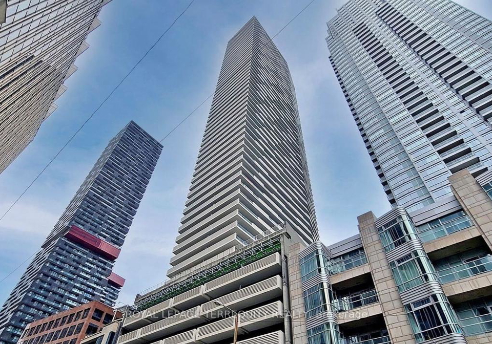 2221-yonge-street-toronto-ontario-c12816224