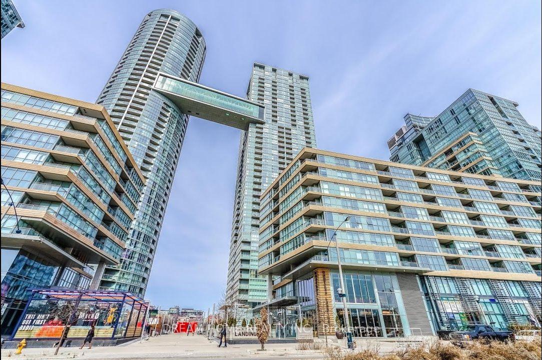 15-iceboat-terrace-toronto-ontario-c12817342
