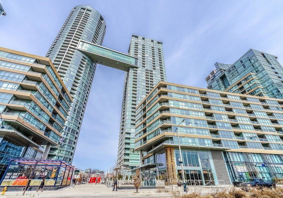 15-iceboat-terrace-toronto-ontario-c12817342