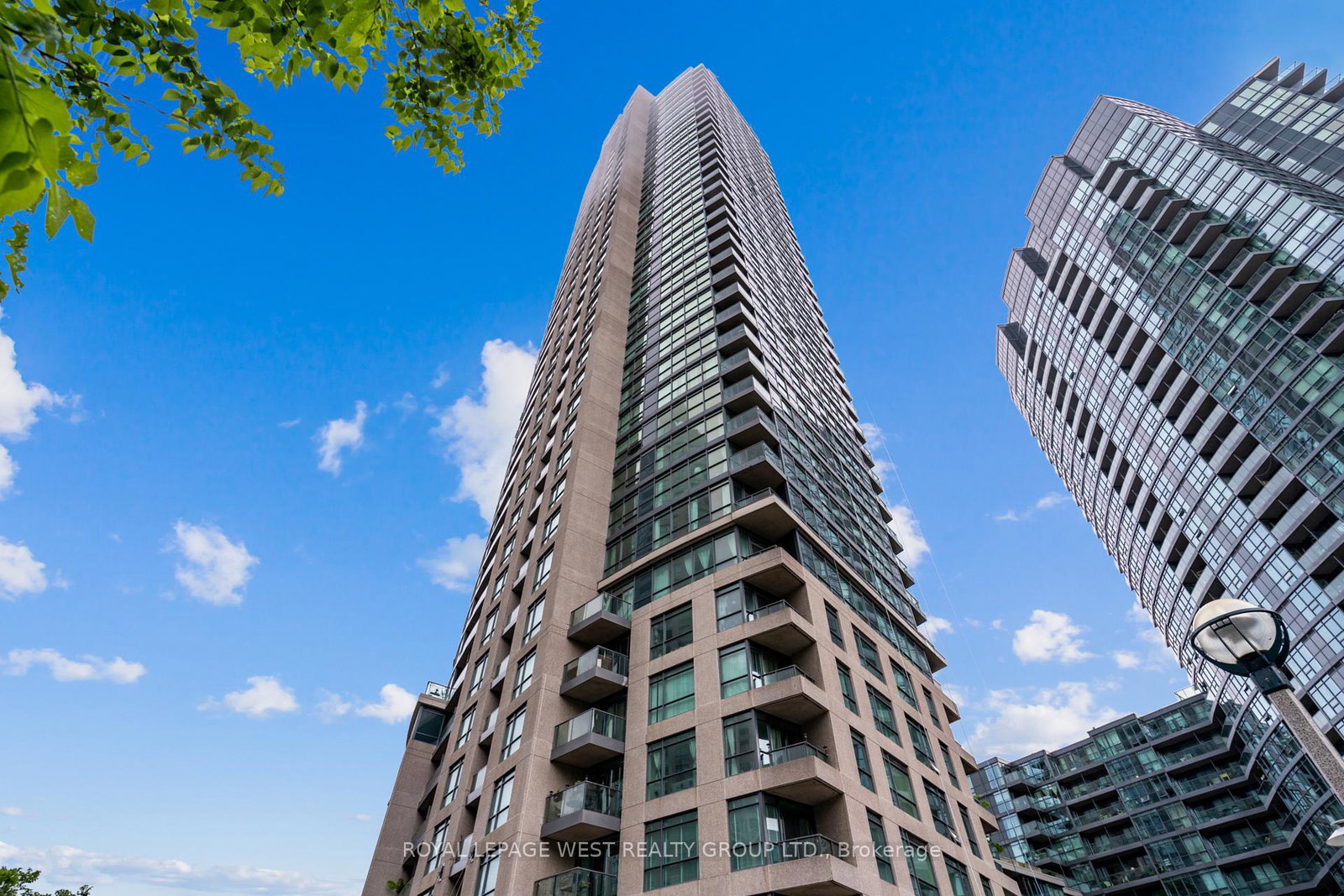 219-fort-york-boulevard-toronto-ontario-c12817598