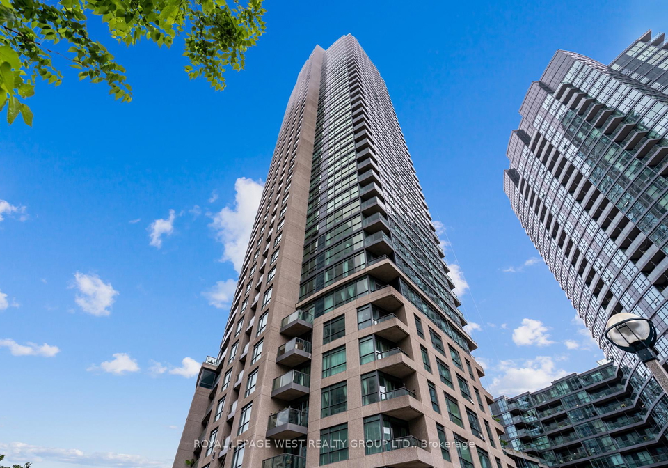 219-fort-york-boulevard-toronto-ontario-c12817598