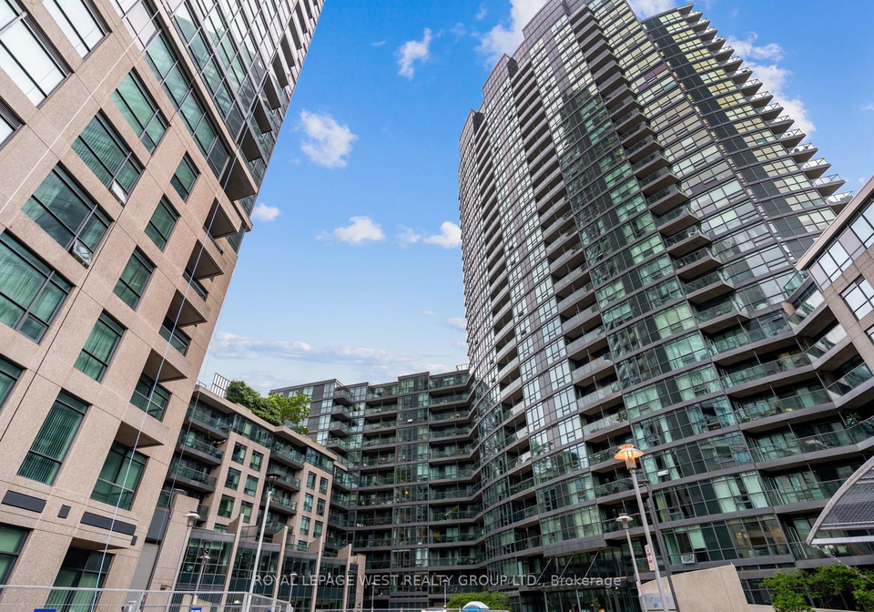 219-fort-york-boulevard-toronto-ontario-c12817598