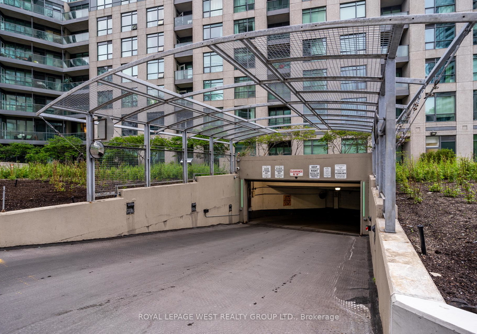 219-fort-york-boulevard-toronto-ontario-c12817598