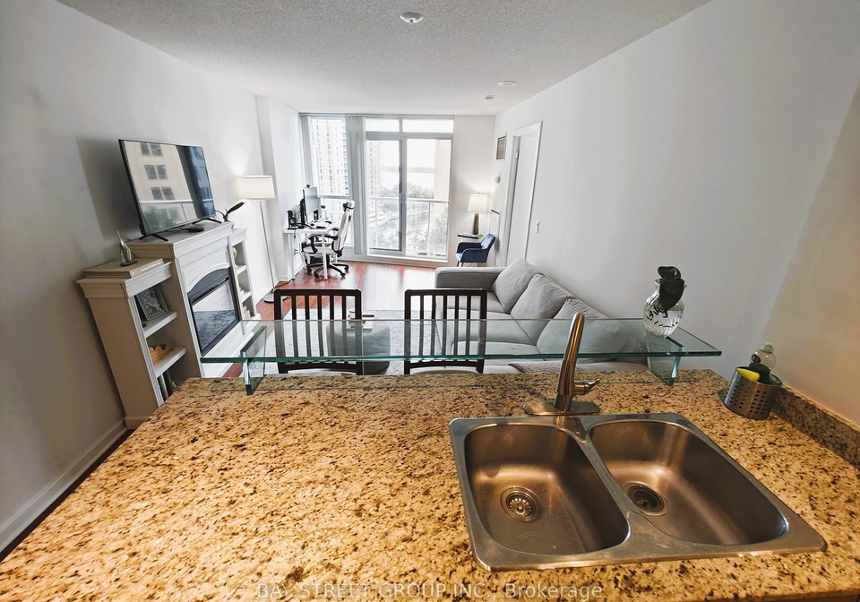 208-queens-quay-w-toronto-ontario-c12817682