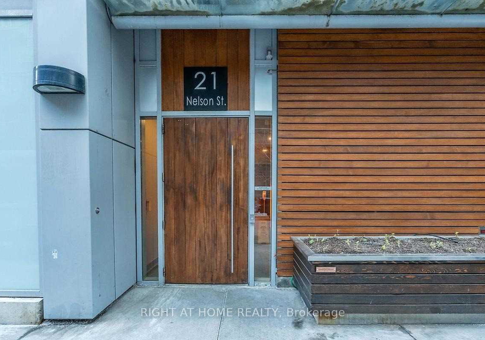 21-nelson-street-toronto-ontario-c12817764