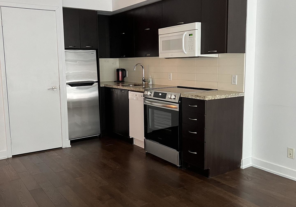 21-nelson-street-toronto-ontario-c12817764