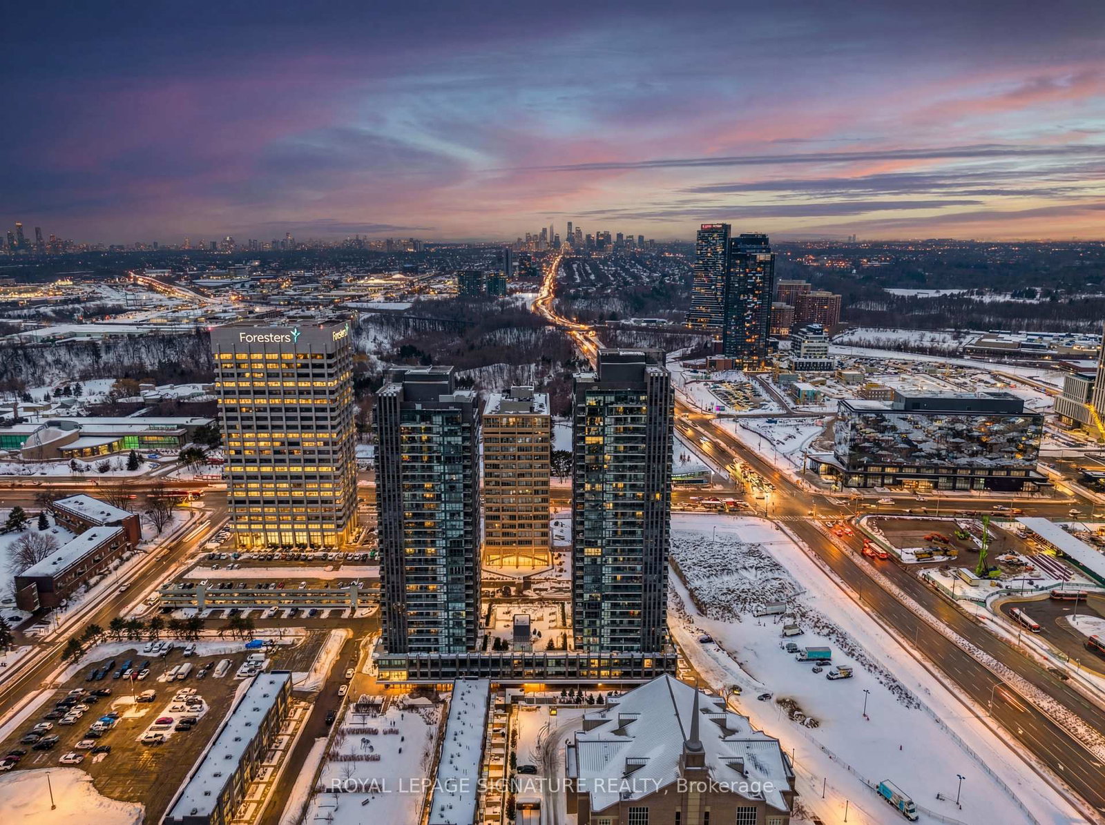 6-sonic-way-east-york-ontario-c12817982