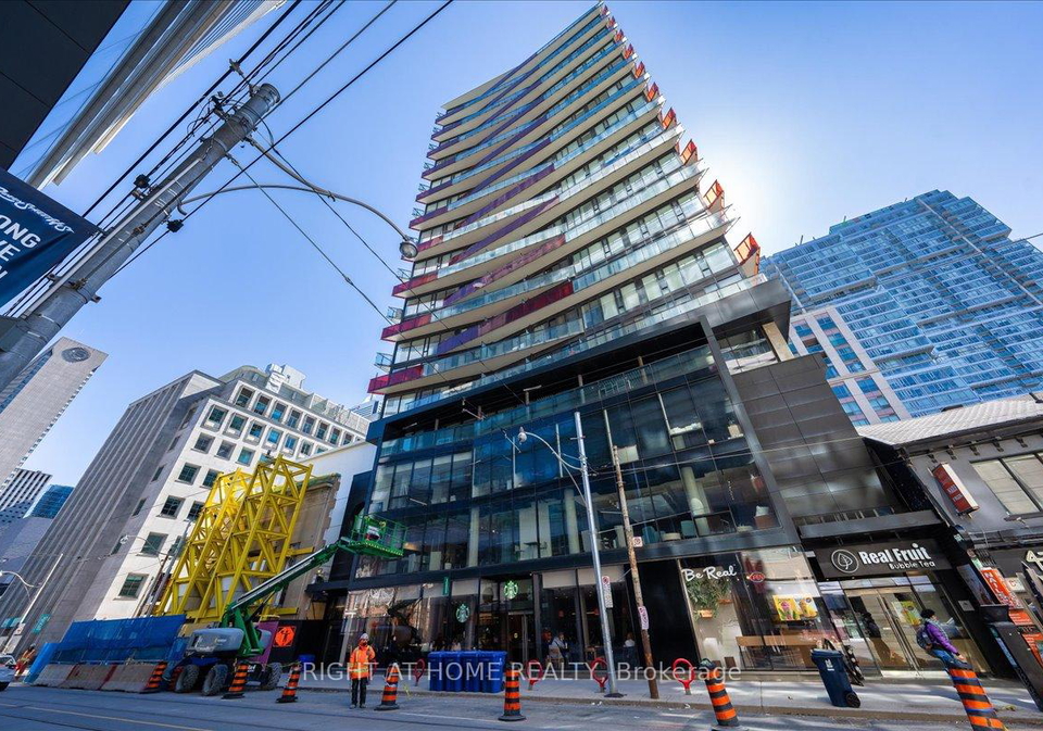 215-queen-street-w-toronto-ontario-c12818736