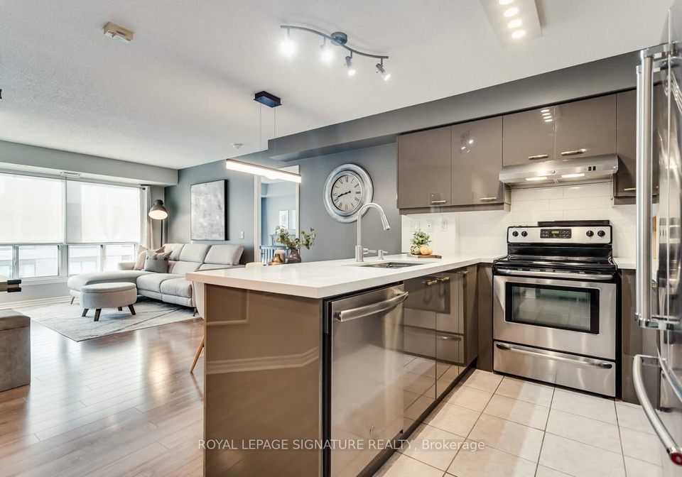 890-sheppard-avenue-w-toronto-ontario-c12819056