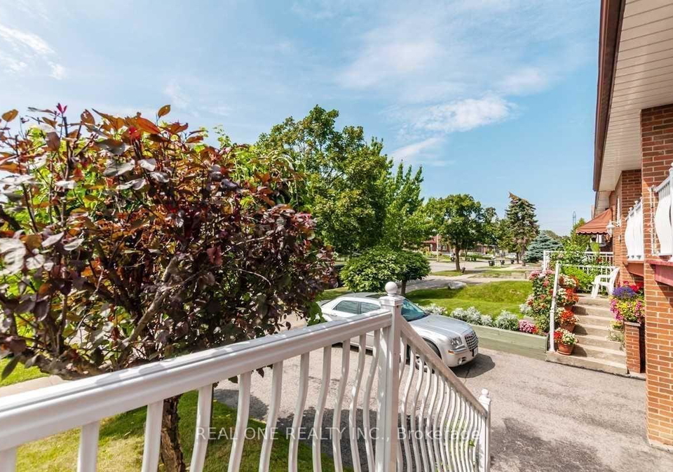 101-shawnee-circle-north-york-ontario-c12820722