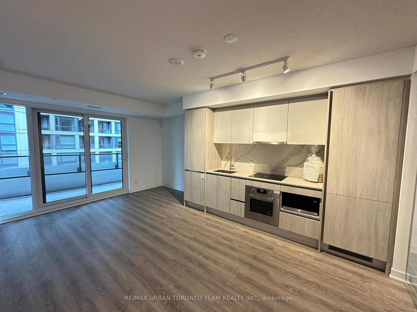 180-front-street-e-toronto-ontario-c12820826