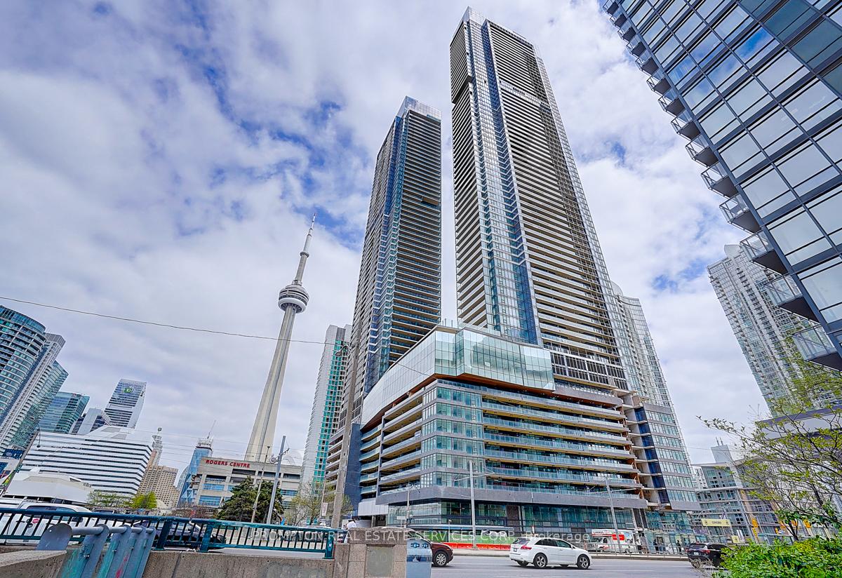 1-concord-cityplace-way-toronto-ontario-c12820932