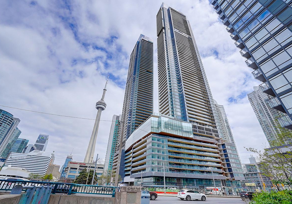 1-concord-cityplace-way-toronto-ontario-c12820932