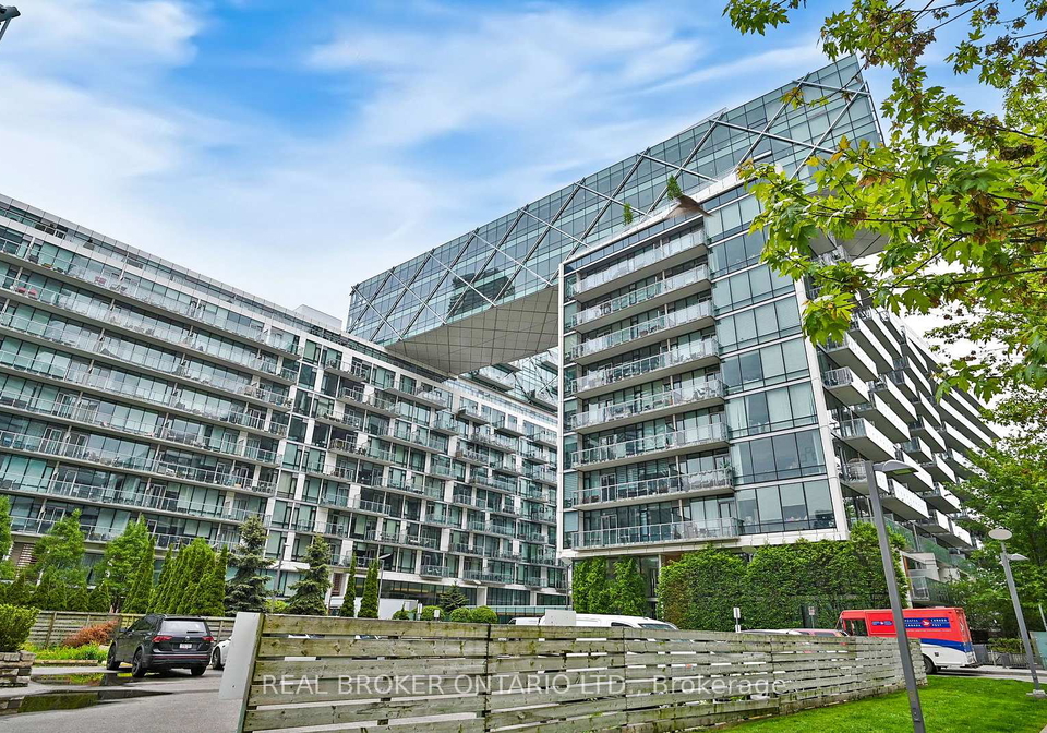 39-queens-quay-e-toronto-ontario-c12821888
