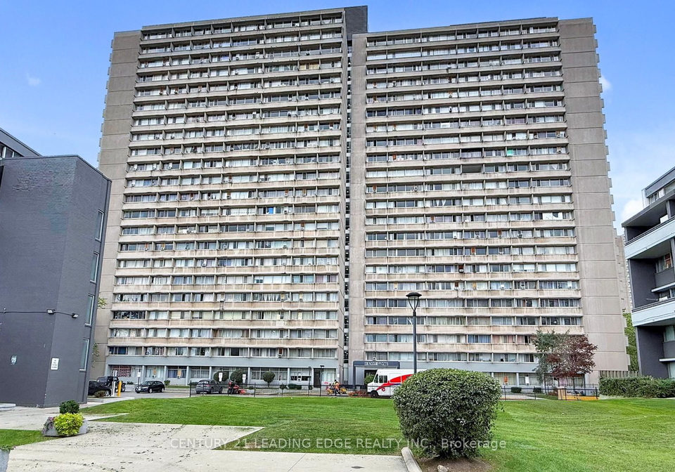10-sunny-glenway-east-york-ontario-c12823682