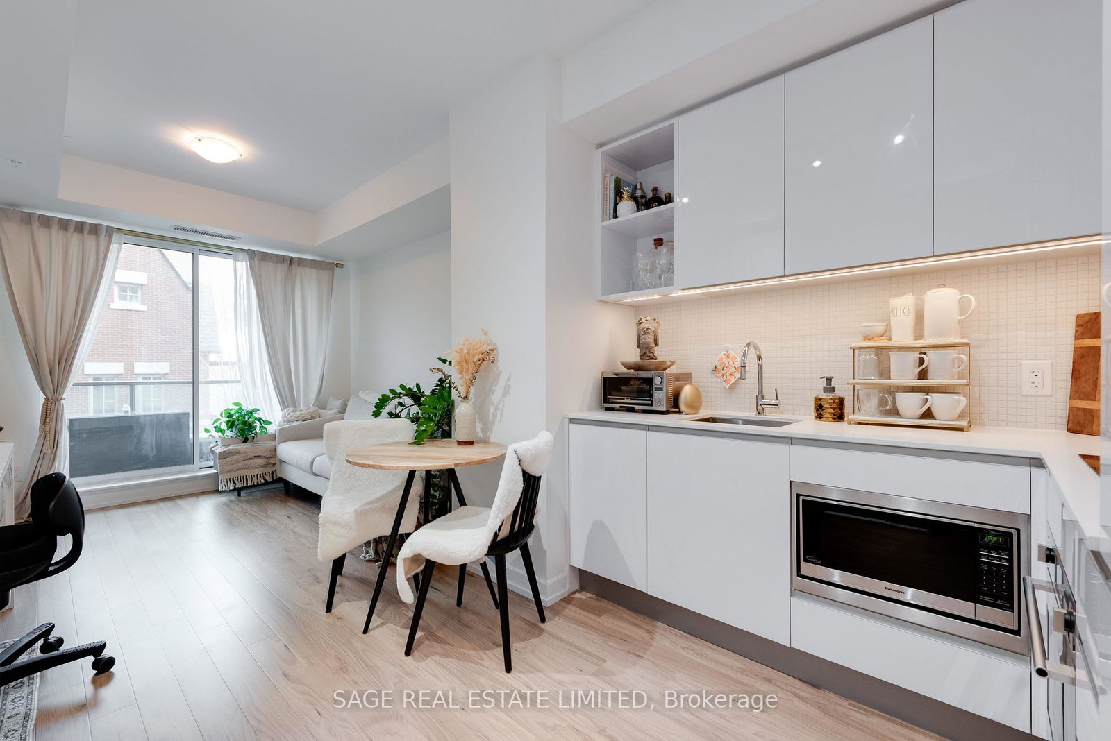 377-madison-avenue-toronto-ontario-c12825876