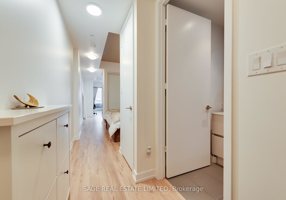 377-madison-avenue-toronto-ontario-c12825876