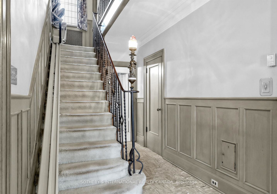 10-gardiner-road-toronto-ontario-c12827556