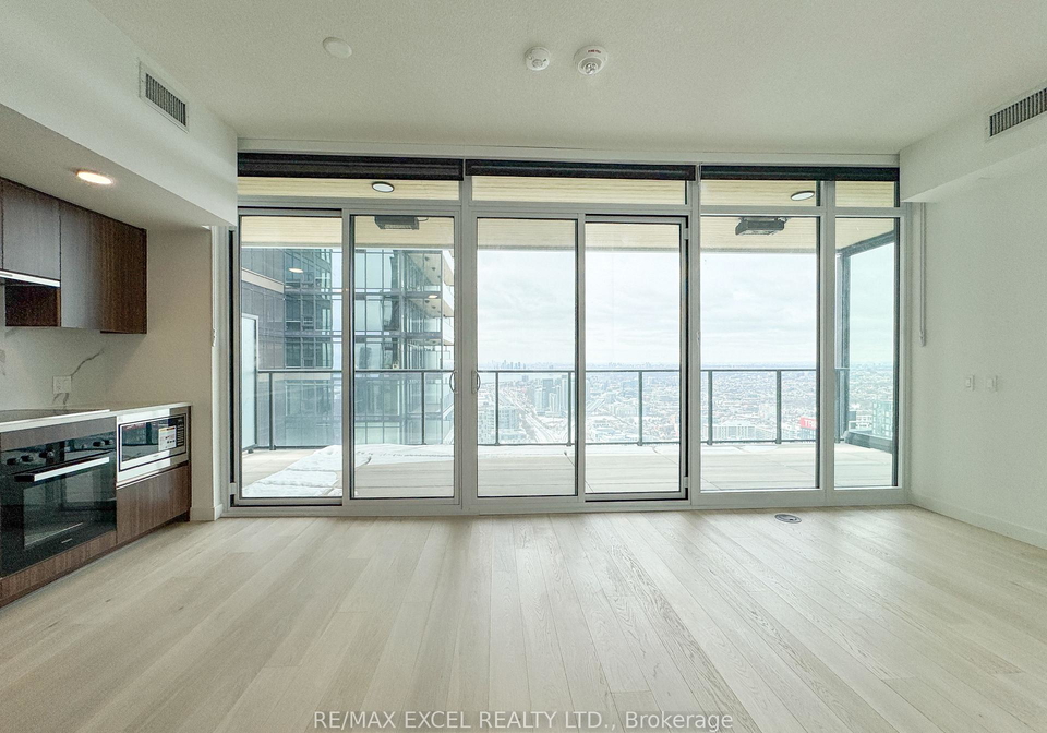 1-concord-city-place-way-toronto-ontario-c12828004