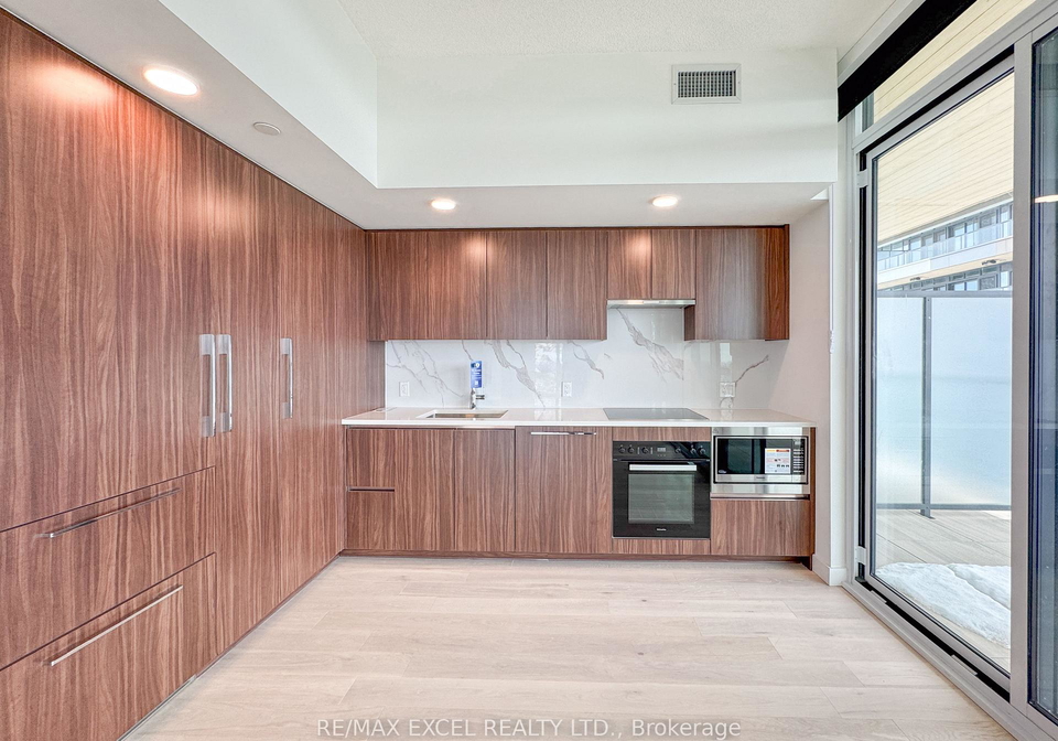 1-concord-city-place-way-toronto-ontario-c12828004