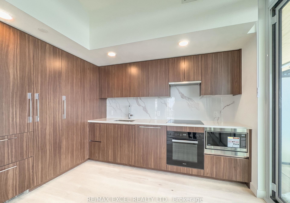 1-concord-city-place-way-toronto-ontario-c12828004