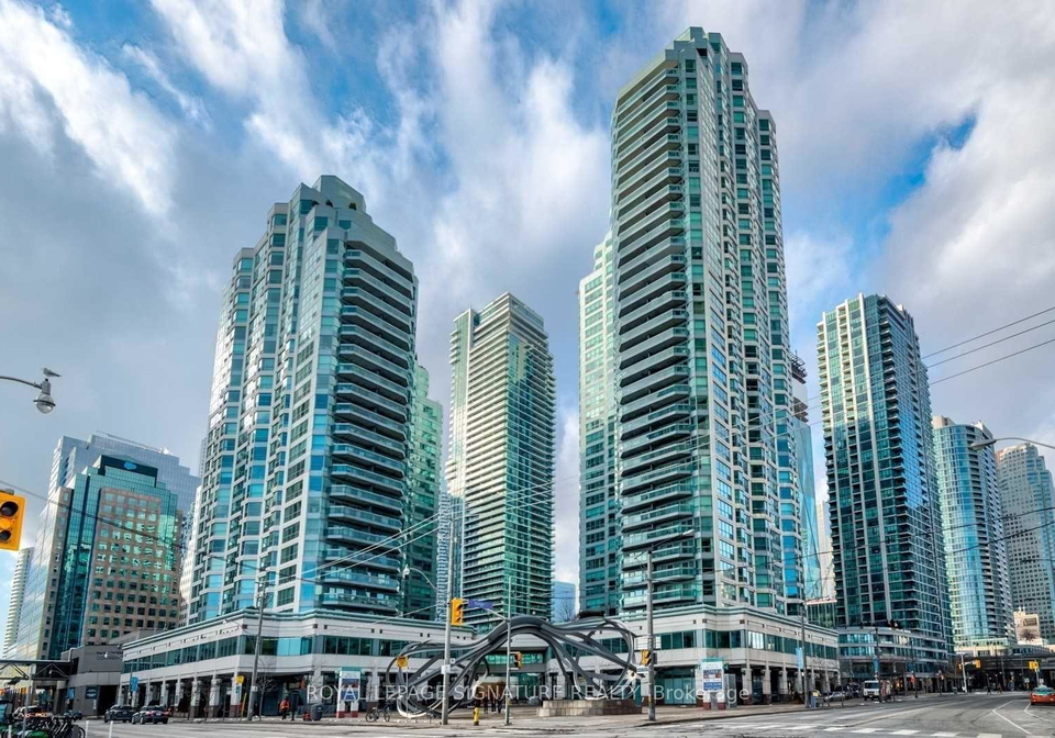 10-queens-quay-w-toronto-ontario-c12828382