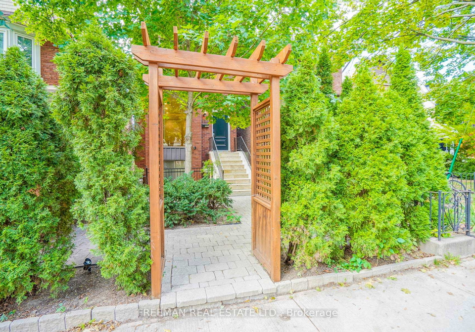 916-manning-avenue-toronto-ontario-c12828640