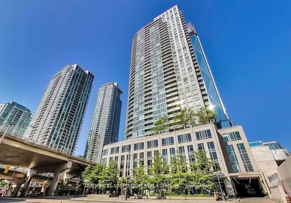 18-yonge-street-toronto-ontario-c12828646