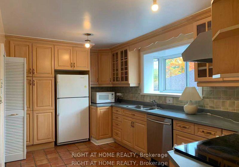 23-fenelon-drive-north-york-ontario-c12829286