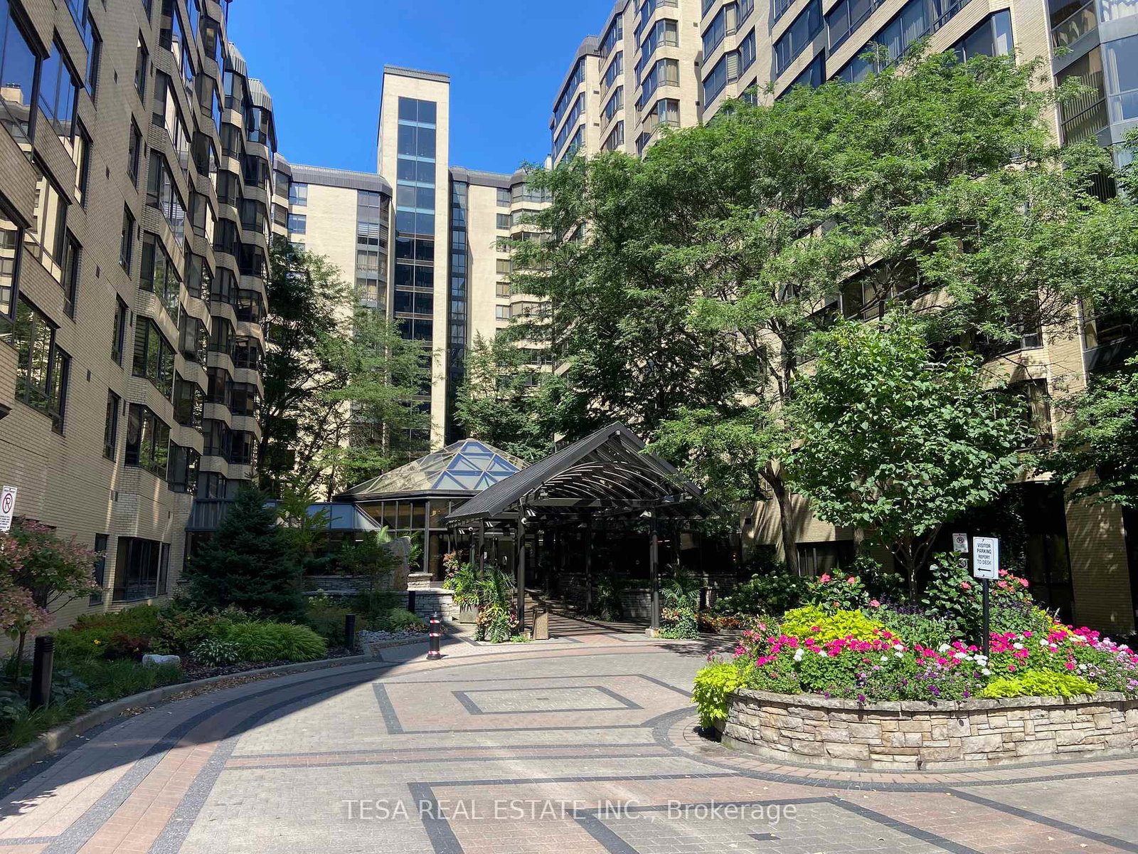 195-st-patrick-street-toronto-ontario-c12829546