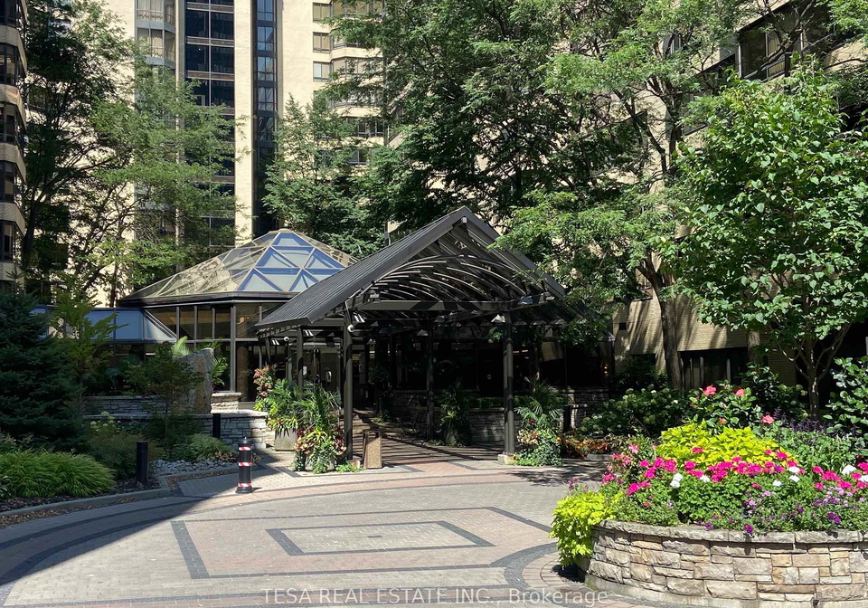 195-st-patrick-street-toronto-ontario-c12829546