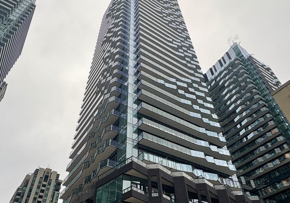 110-broadway-avenue-toronto-ontario-c12830302