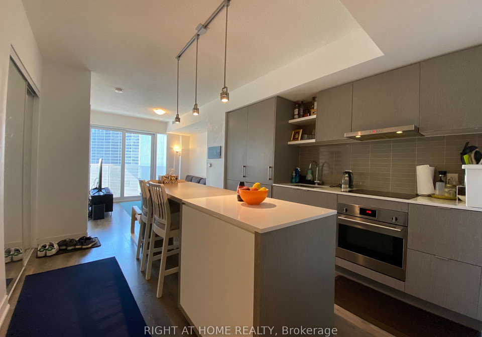 88-harbour-street-toronto-ontario-c12830360