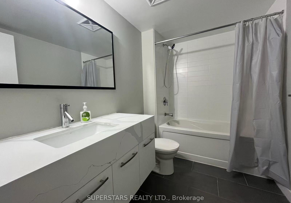 126-simcoe-street-toronto-ontario-c12830572