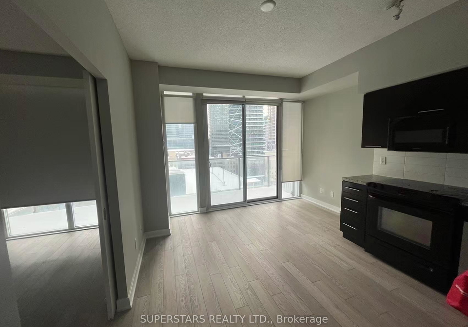 126-simcoe-street-toronto-ontario-c12830572