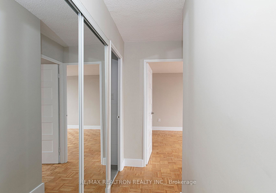 666-spadina-avenue-toronto-ontario-c12830658