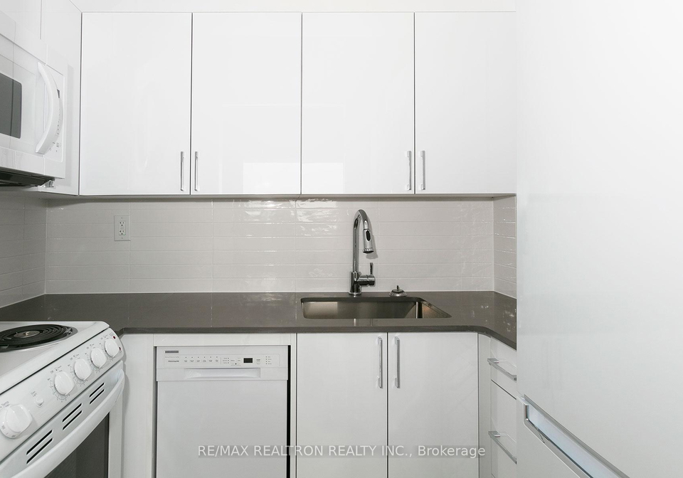 666-spadina-avenue-toronto-ontario-c12830660