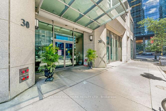 30-grand-trunk-crescent-toronto-ontario-c12830802