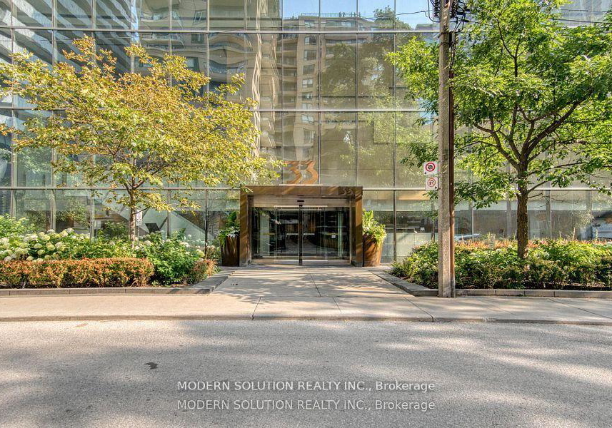 33-charles-street-e-toronto-ontario-c12830880